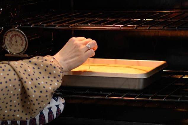 ilustrasi memanggang kue