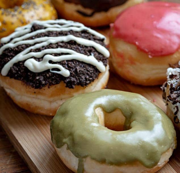 ilustrasi donat yang sudah diberi topping (pexels.com/Dee Dave)