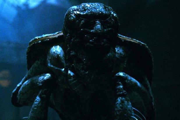 adegan dalam film Mimic