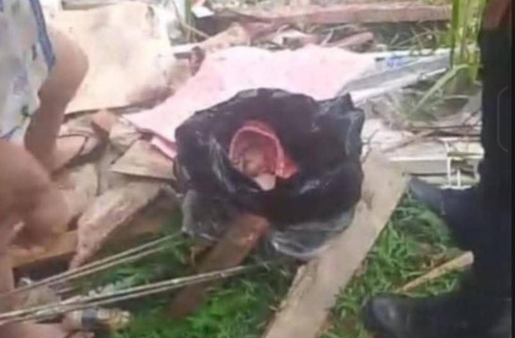 Penemuan bayi dalam kantong kresek di belakang ruko Sungai Lilin. (Dok. Istimewa)