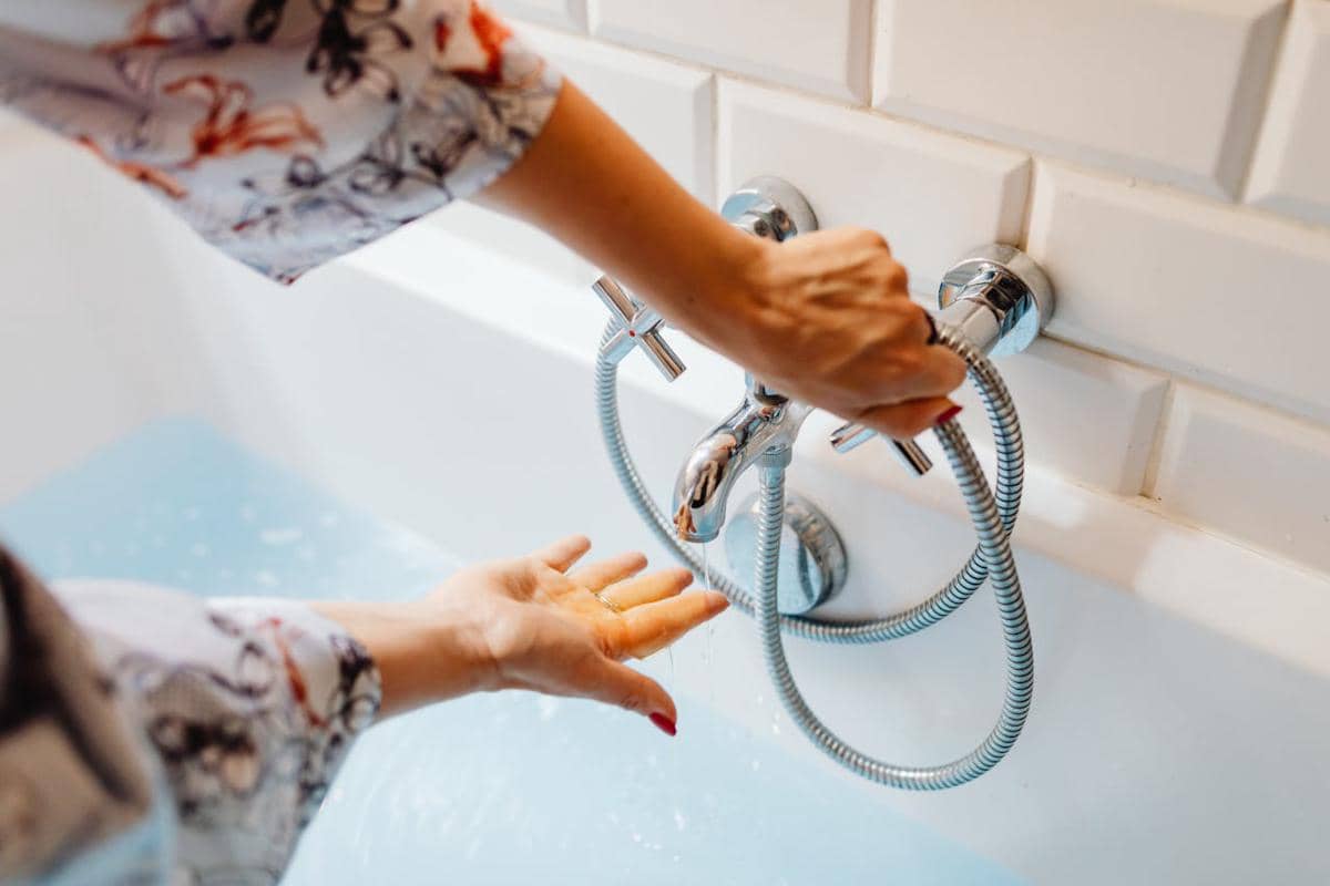 ilustrasi jenis air untuk mandi 