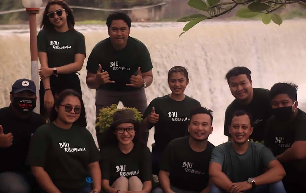 Reza Riyady Pragita bersama komunitas Bali Tersenyum ID bersemangat mewujudkan program Sumber Air untuk Sesama (SAUS) untuk masyarakat Desa Ban.