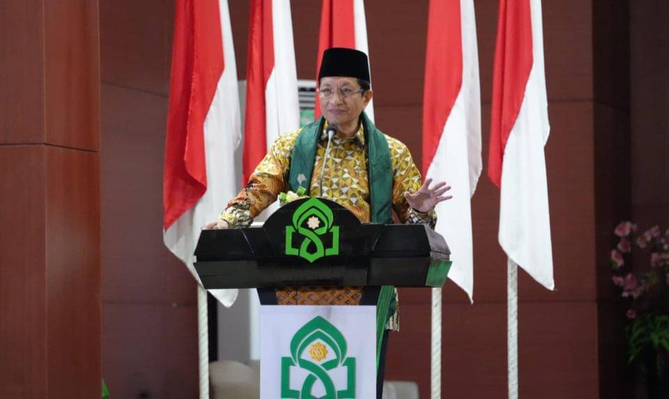 Menteri Agama Nasaruddin Umar saat menjadi pemateri seminar internasional dengan tema “Towards a Two-State Solution: Peran Kunci Presiden Prabowo Subianto dalam Mewujudkan Perdamaian di Gaza” di UIN Alauddin Makassar, Senin (17/11/2025). (Dok. Humas Kemenag)