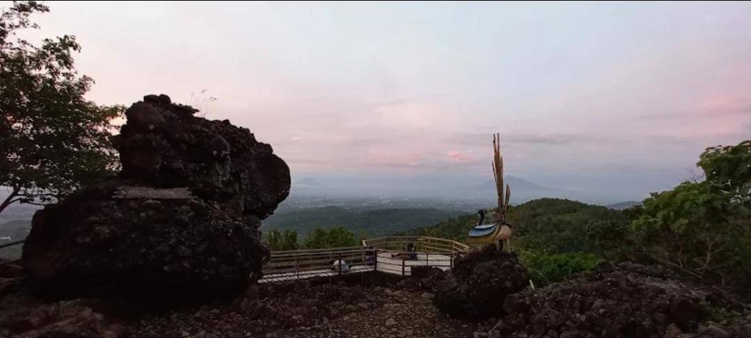 Potret wisata Watu Goyang