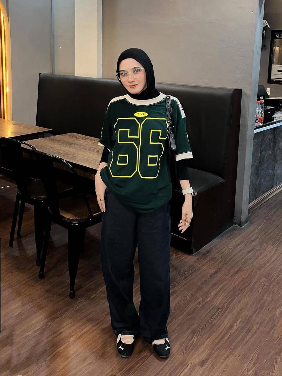 ide outfit hangout ke coffee shop ala Lisna Feri