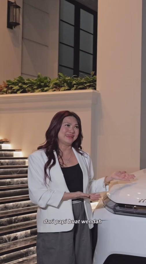 Sarwendah Dapat Kado Mobil dari Mendiang Ayah (instagram.com/sarwendah29)