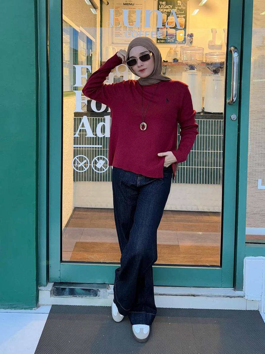 ide outfit hangout ke coffee shop ala Lisna Feri