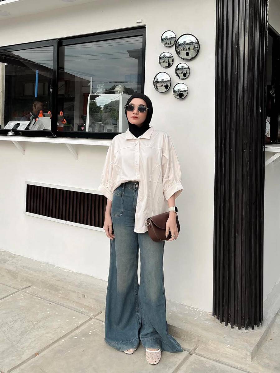 padu padan celana jeans untuk gaya kekinian ala Lisna Feri