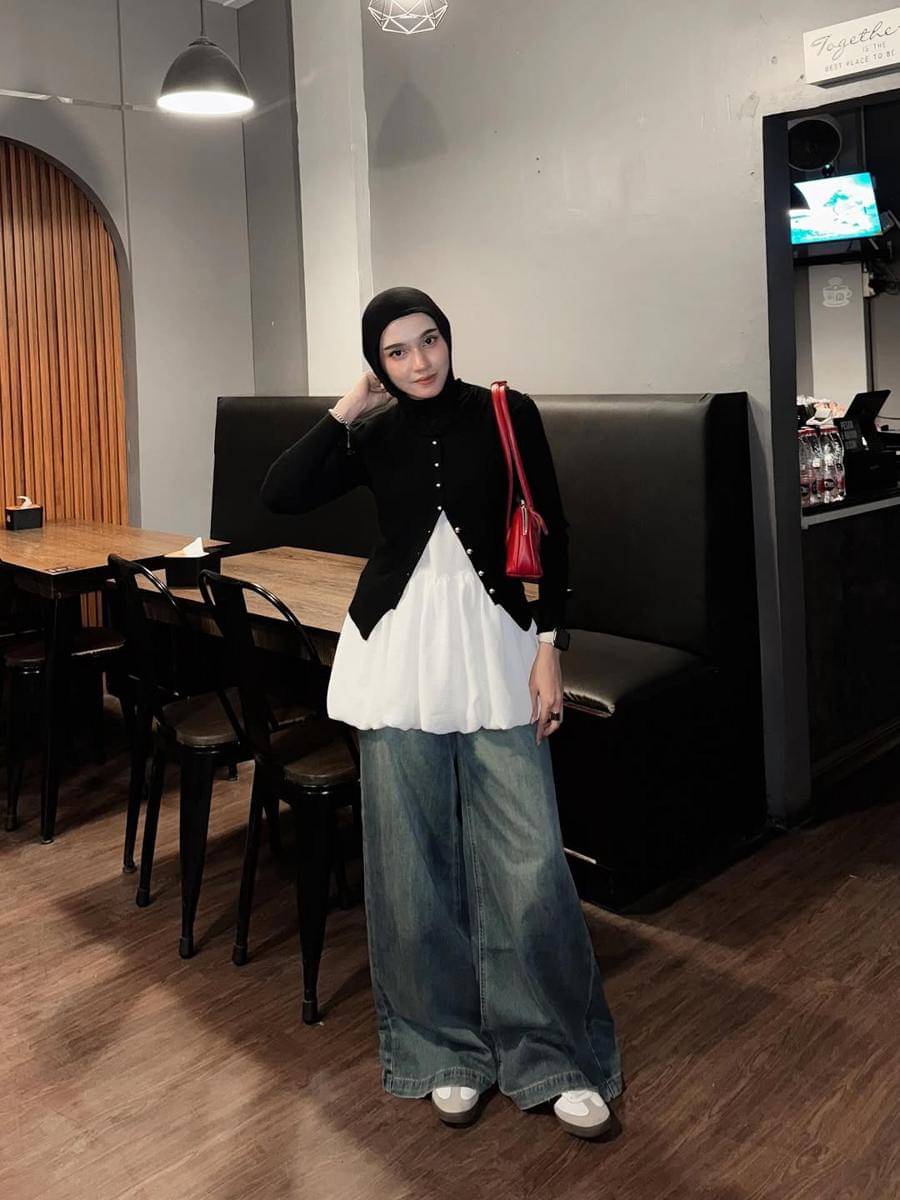 padu padan celana jeans untuk gaya kekinian ala Lisna Feri