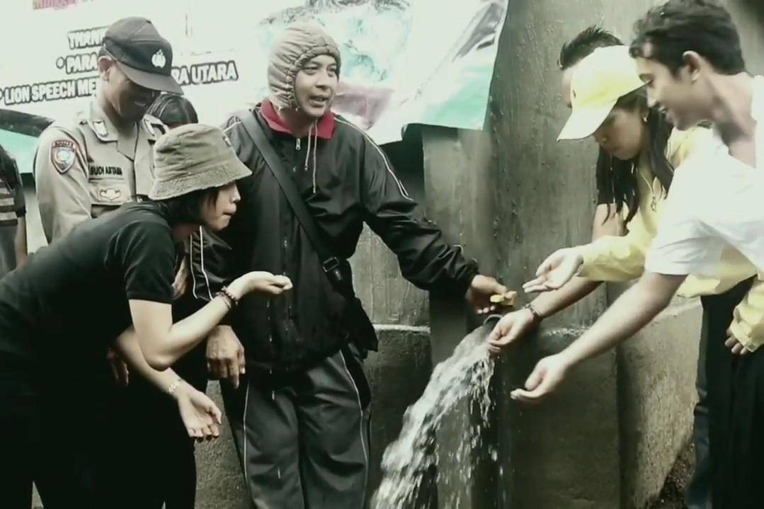 proyek air bersih Reza Riyadi dan komunitas balitersenyum.id bersama warga desa Ban