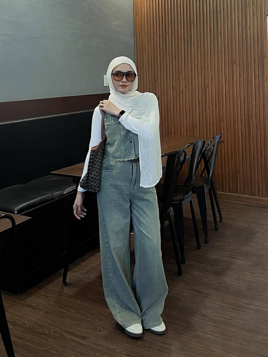 padu padan celana jeans untuk gaya kekinian ala Lisna Feri