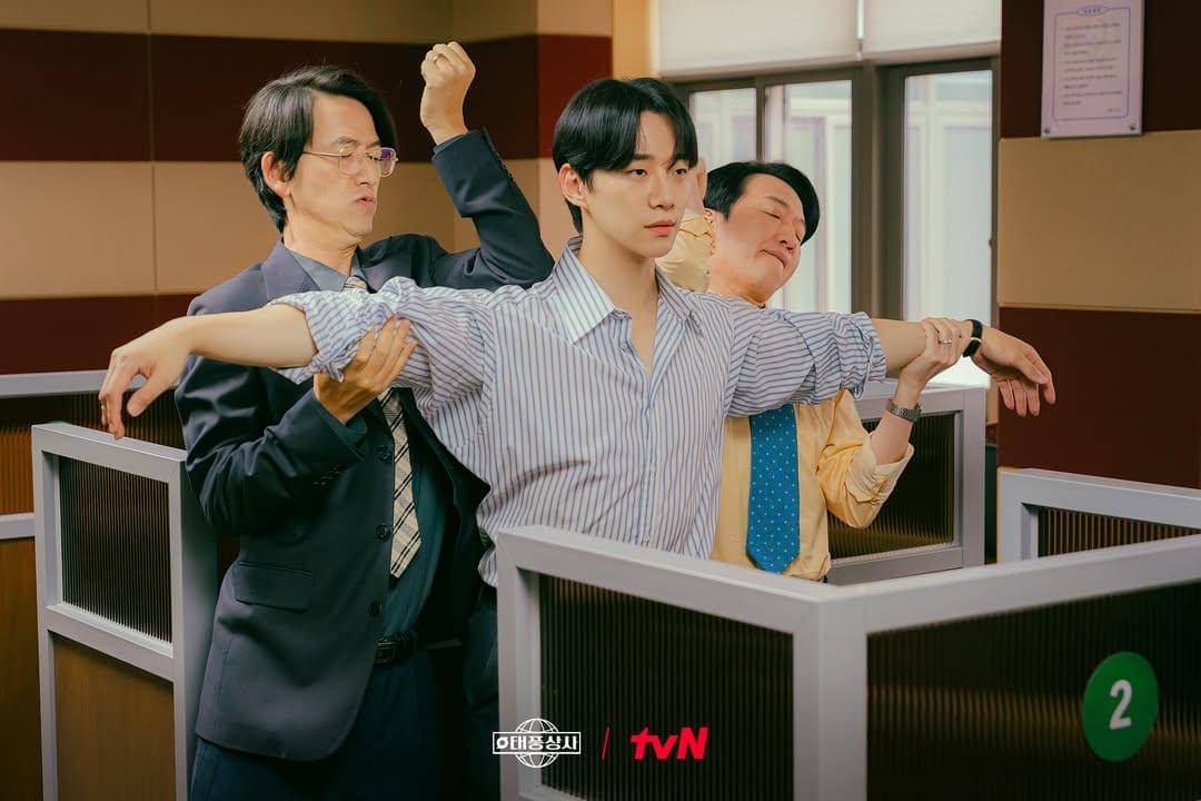 still cut drama Korea Typhoon Family