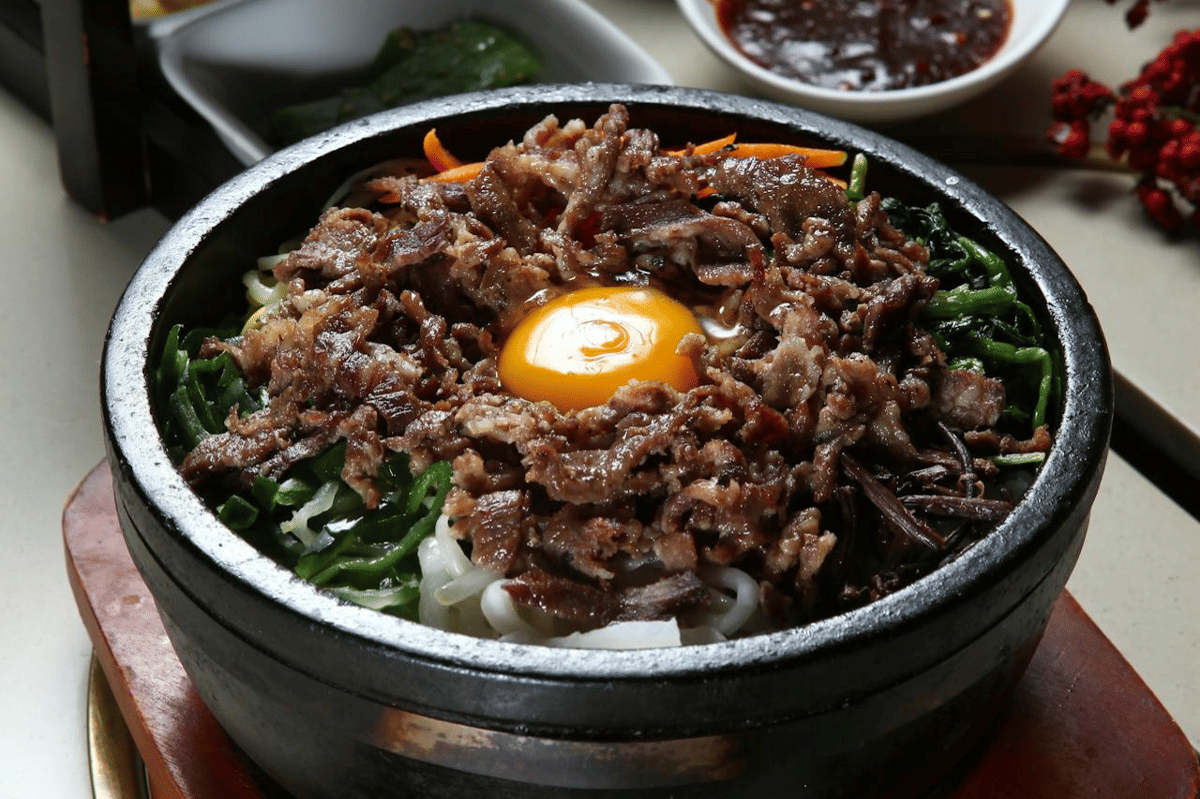 ilustrasi nasi pot bacon kimchi