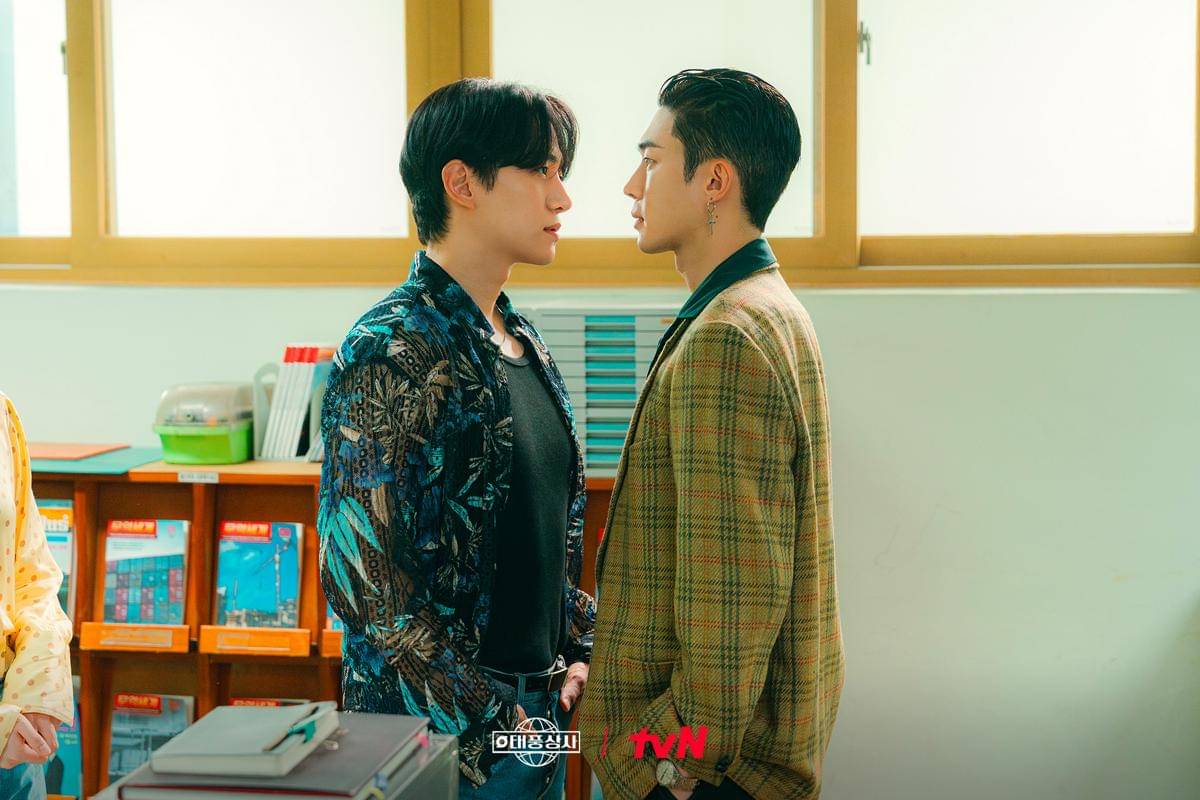 Lee Junho dan Mu Jin Sung di Typhoon Family