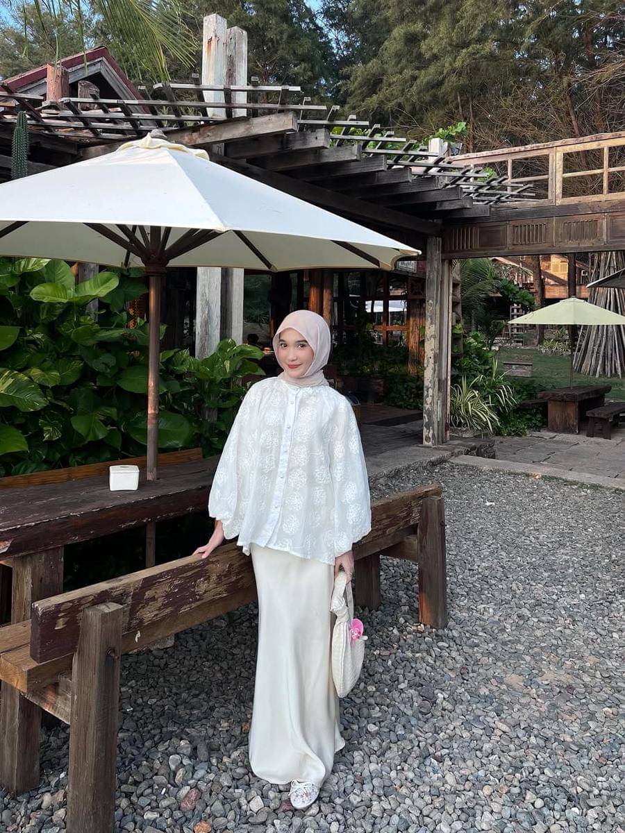 Inspirasi OOTD ala Cut Indah Sundari 