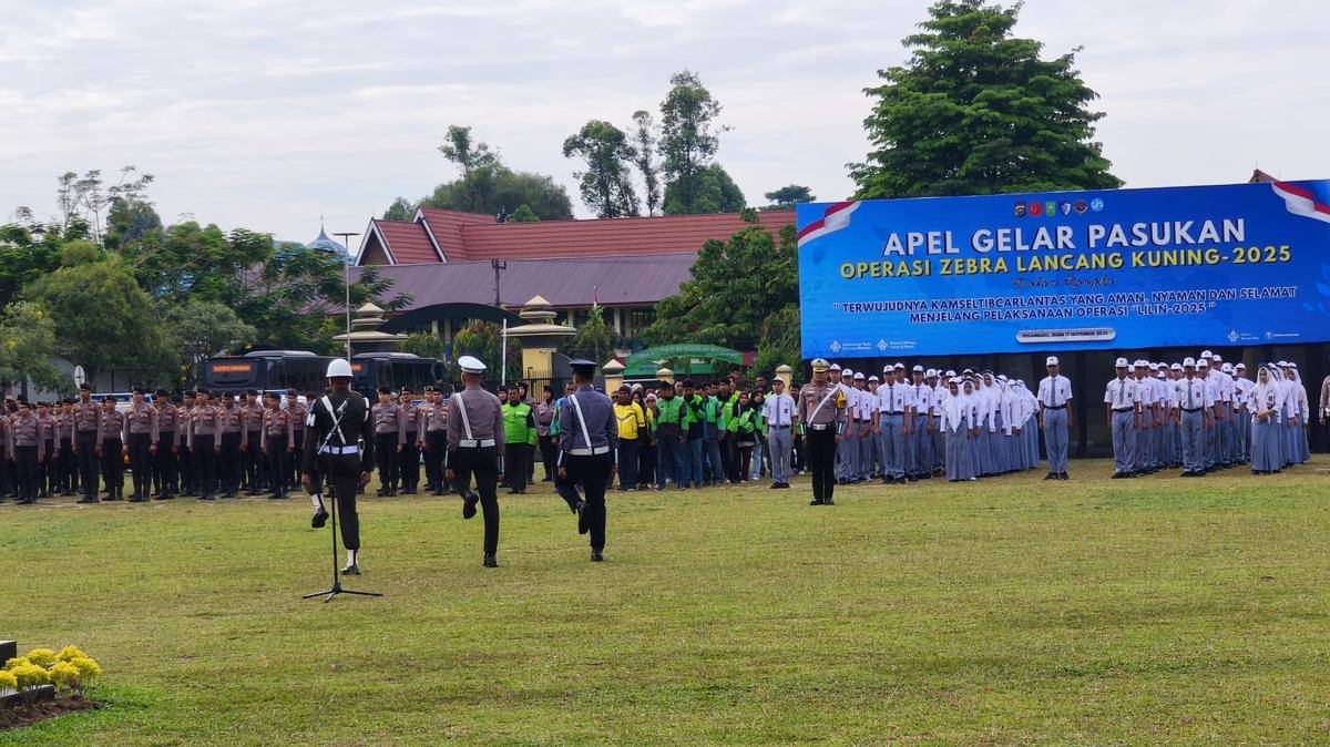 Polda Riau menggelar apel pasukan operasi Zebra Lancang Kuning 2025