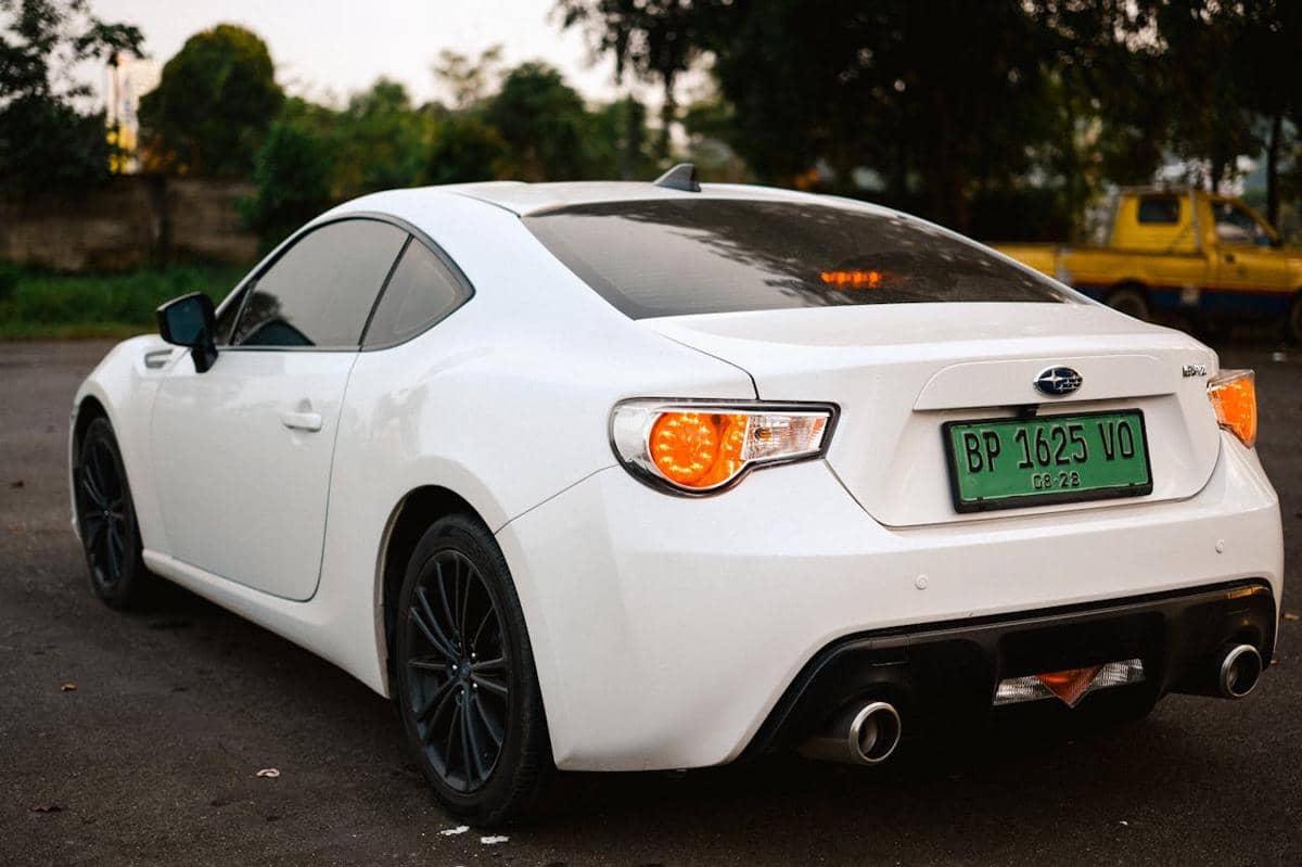 ilustrasi mobil parkir