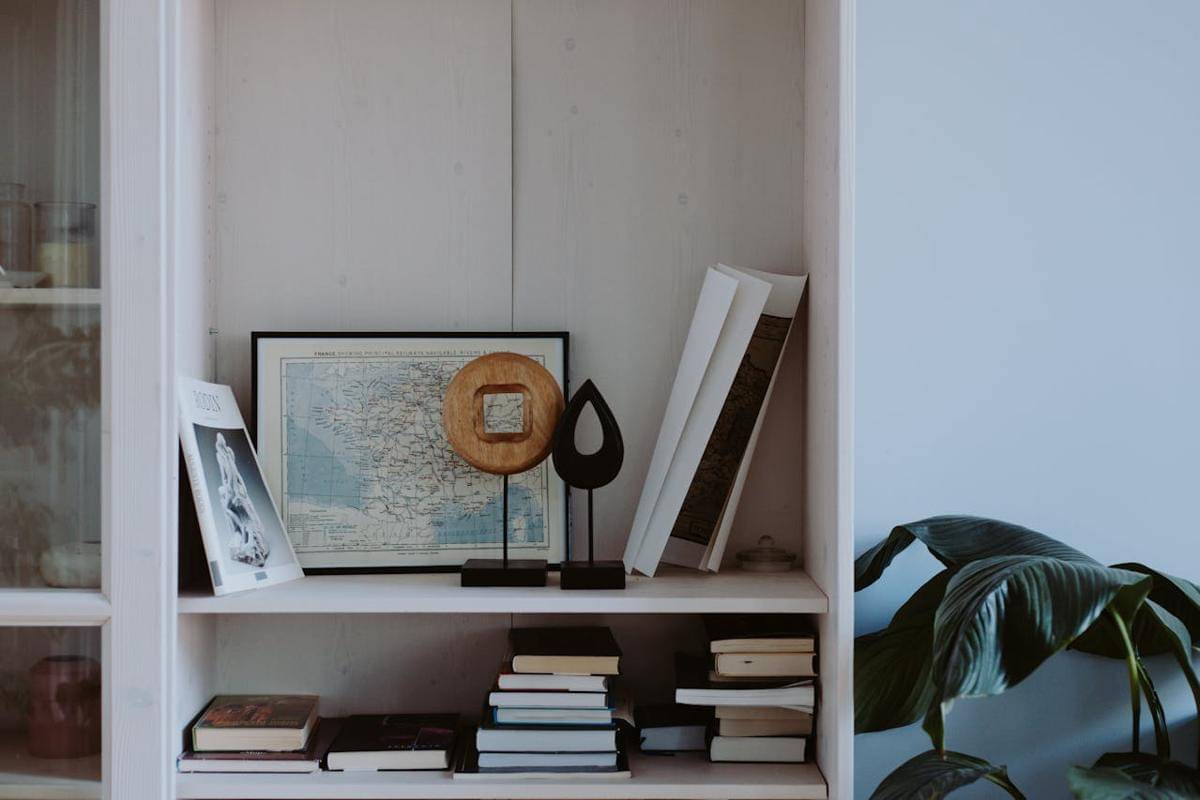 ilustrasi rak dinding