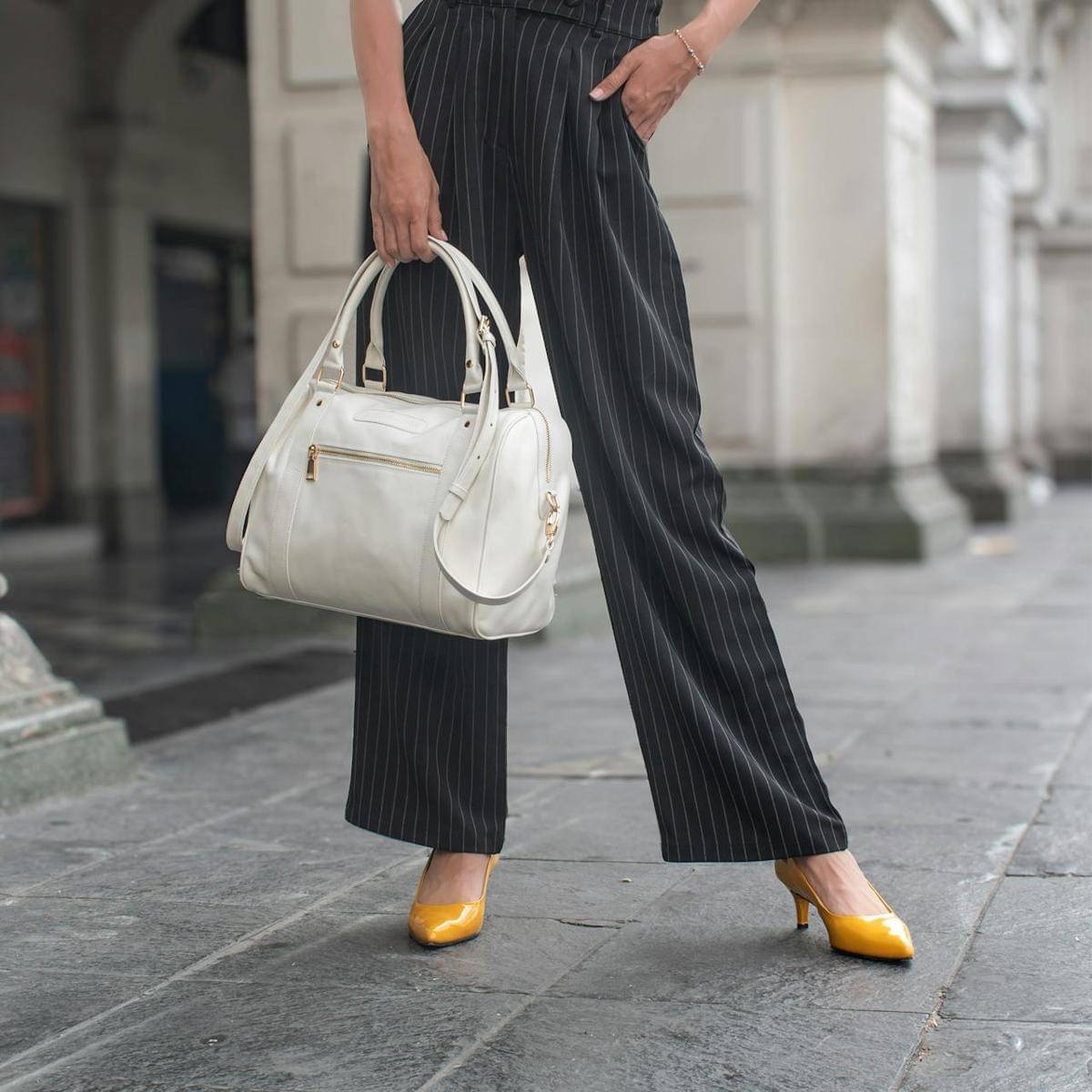 ilustrasi celana nyaman untuk ngantor