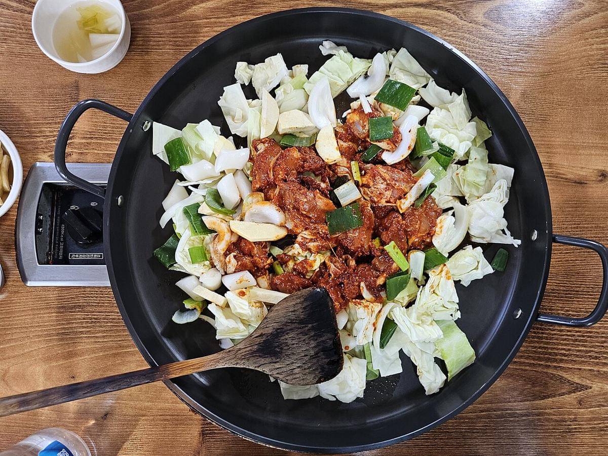 ilustrasi cara membuat dakgalbi mozarella