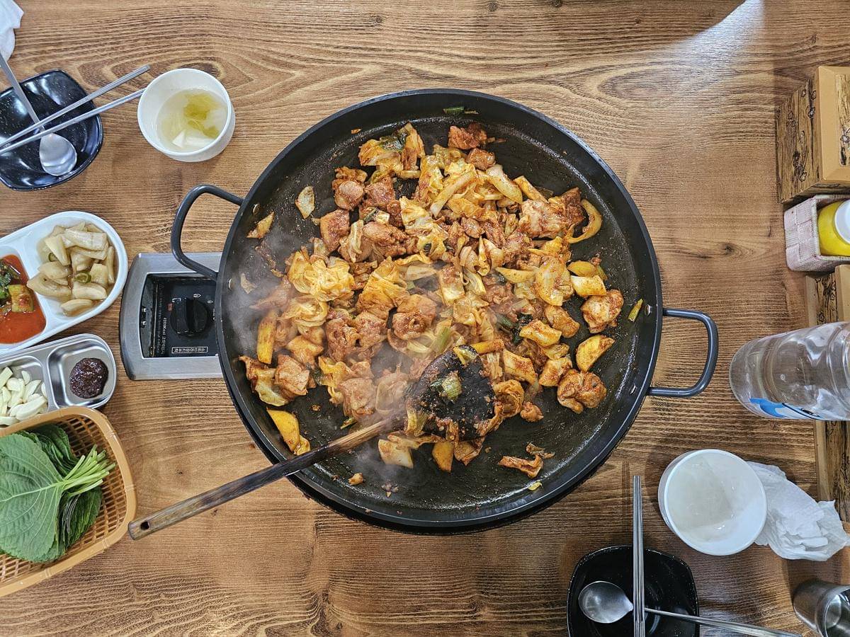 ilustrasi dakgalbi mozarella