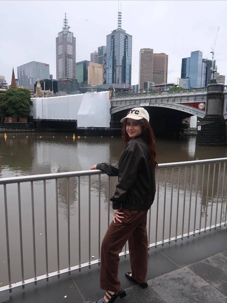 Potret Tissa Biani ke Galeri Seni dan Perpustakaan di Melbourne