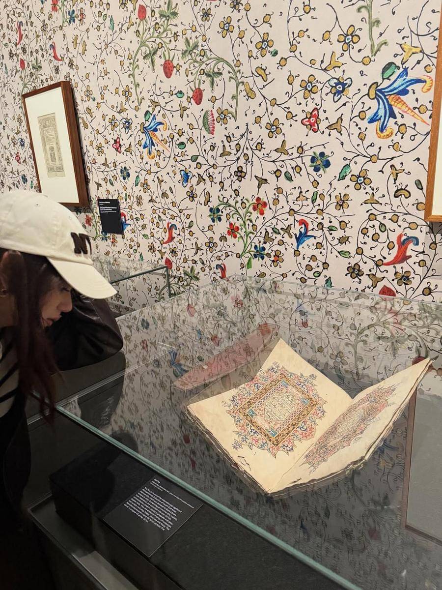 Potret Tissa Biani ke Galeri Seni dan Perpustakaan di Melbourne