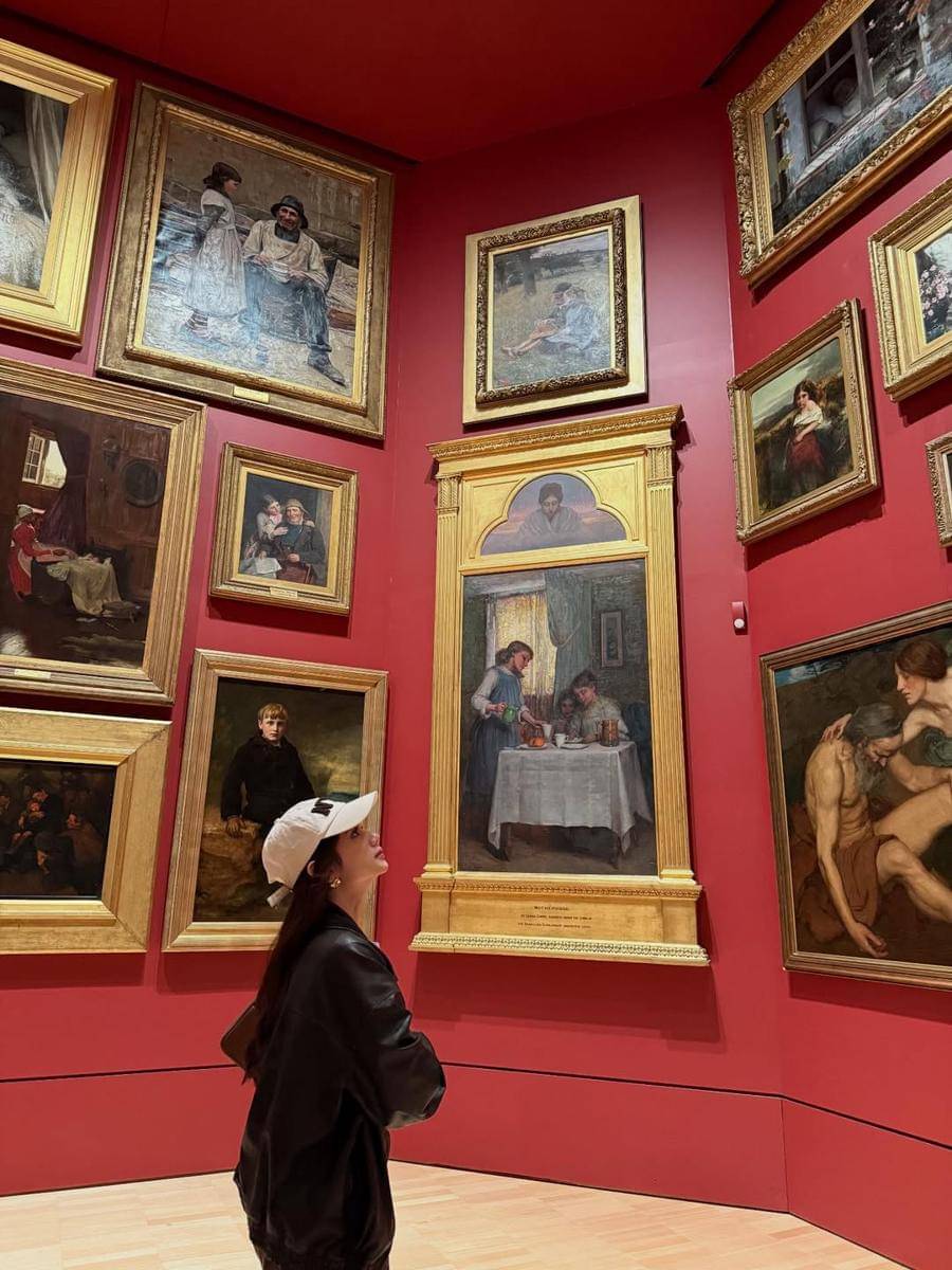 Potret Tissa Biani ke Galeri Seni dan Perpustakaan di Melbourne