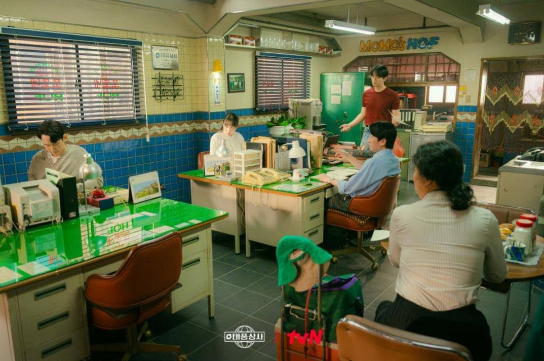 Cuplikan drakor Typhoon Family