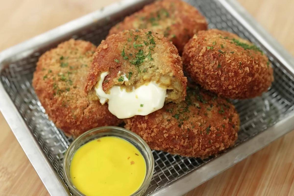 ilustrasi kroket kentang kari