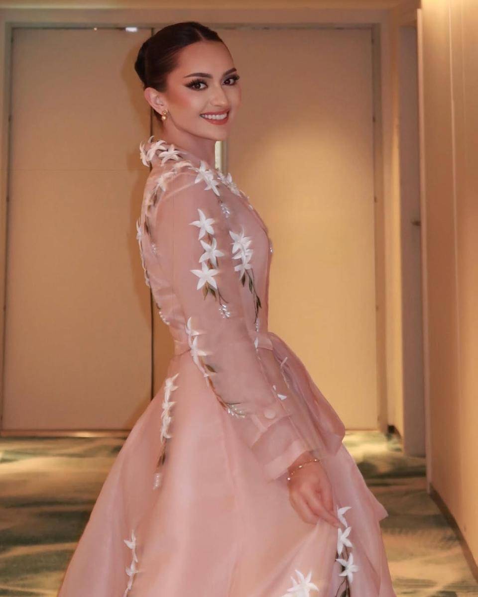 potret Miss Filipina di sesi deep interview Miss Universe 2025