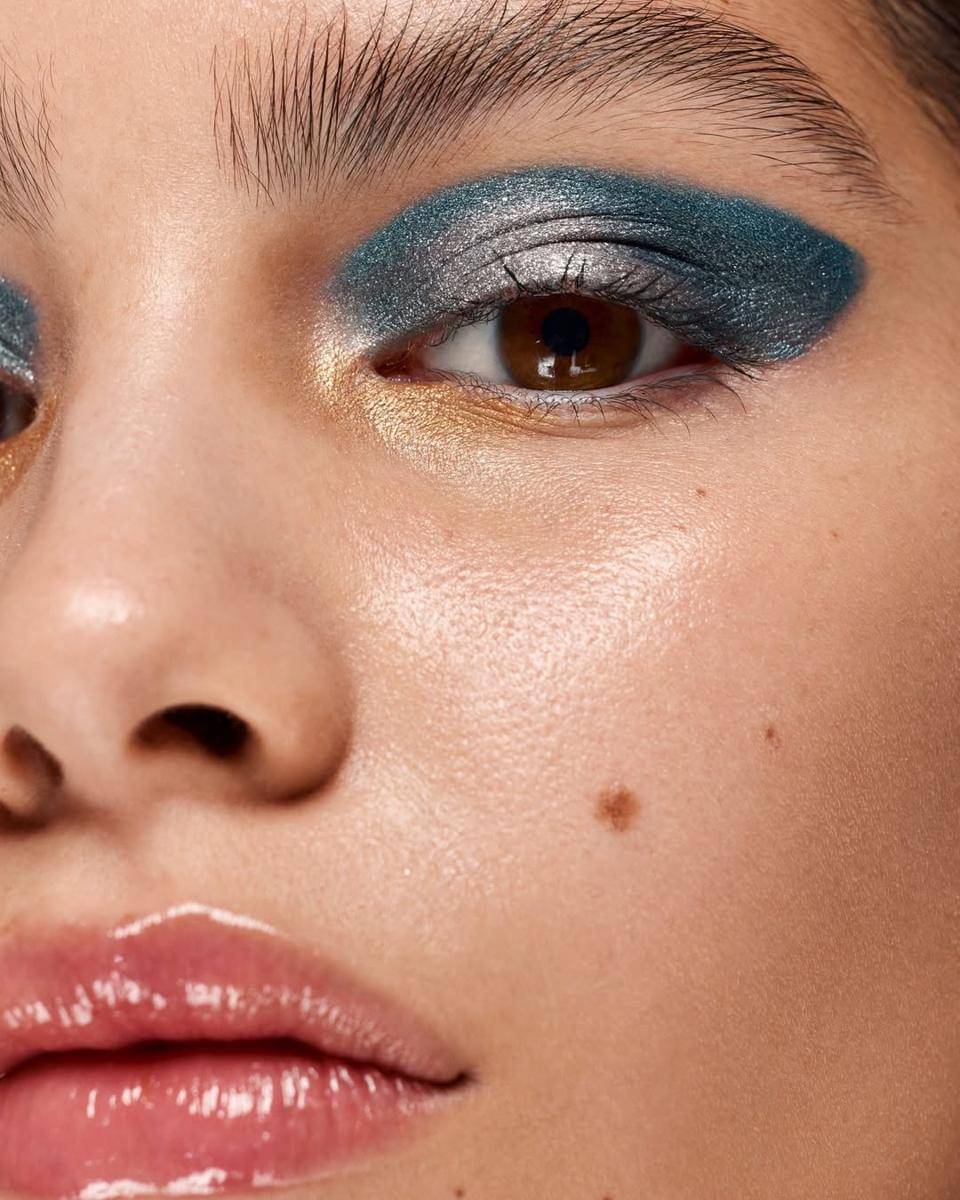 ilustrasi tren makeup 2026