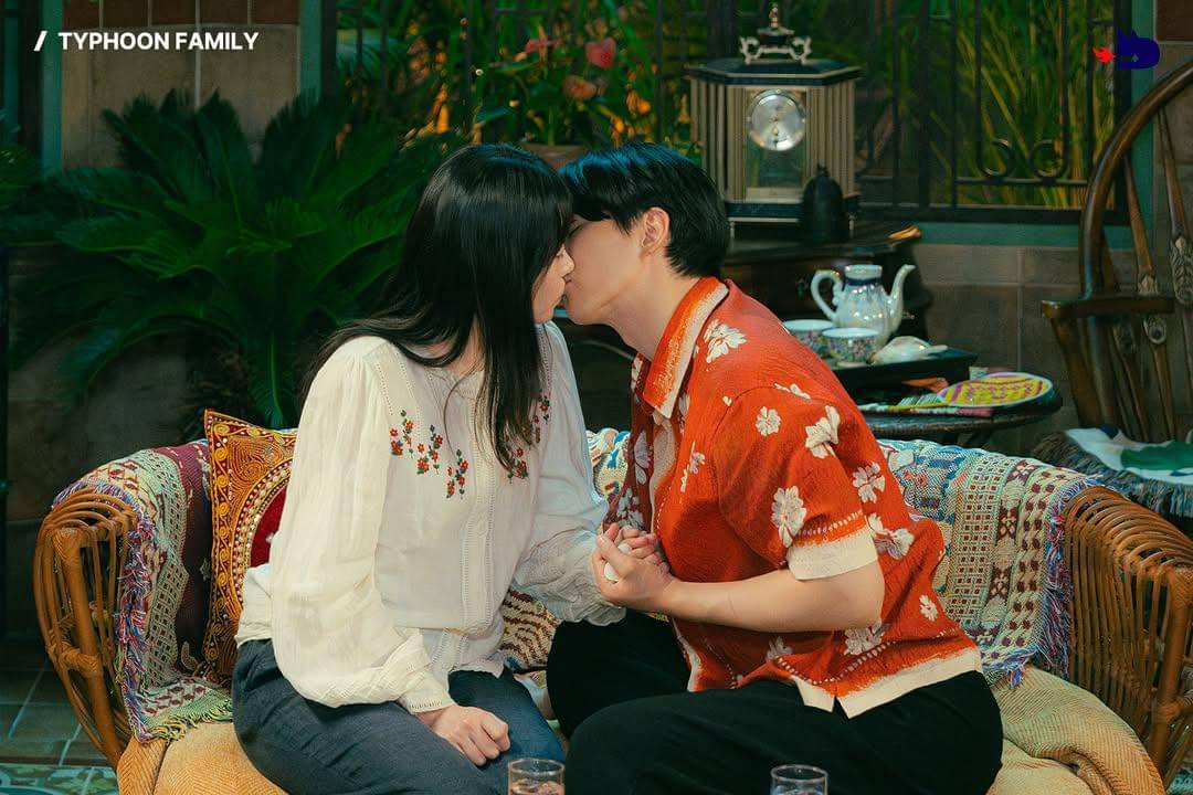 Oh Mi Seon (Kim Min Ha) dan Kang Tae Poong (Lee Jun Ho) dalam drakor Typhoon Family 
