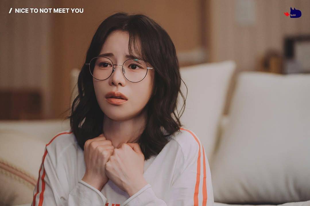 Wi Jeong Sin (Lim Ji Yeon) dalam drakor Nice to Not Meet You
