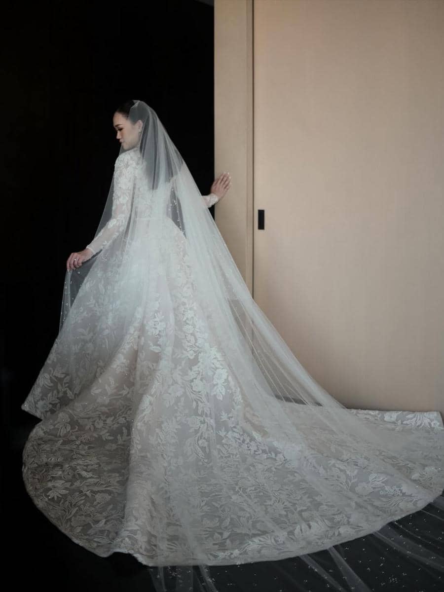Gaun pengantin rancangan Hian Tjen