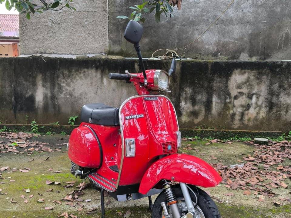 Vespa Klasik dengan Aura Old Money