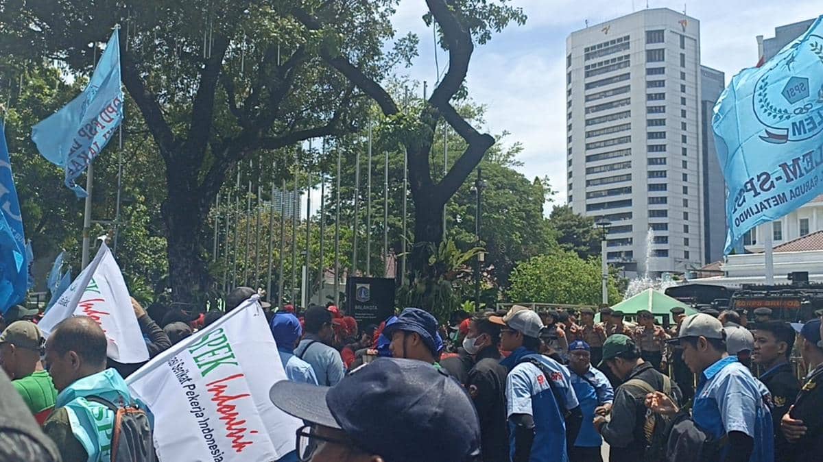 Demo buruh tuntut kenaikan UMP