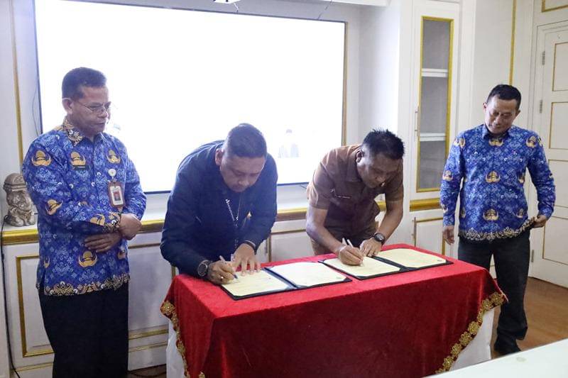 Penandatangan naskah MoU antara Bankaltimtara dan Disdikpora PPU terkait KPC