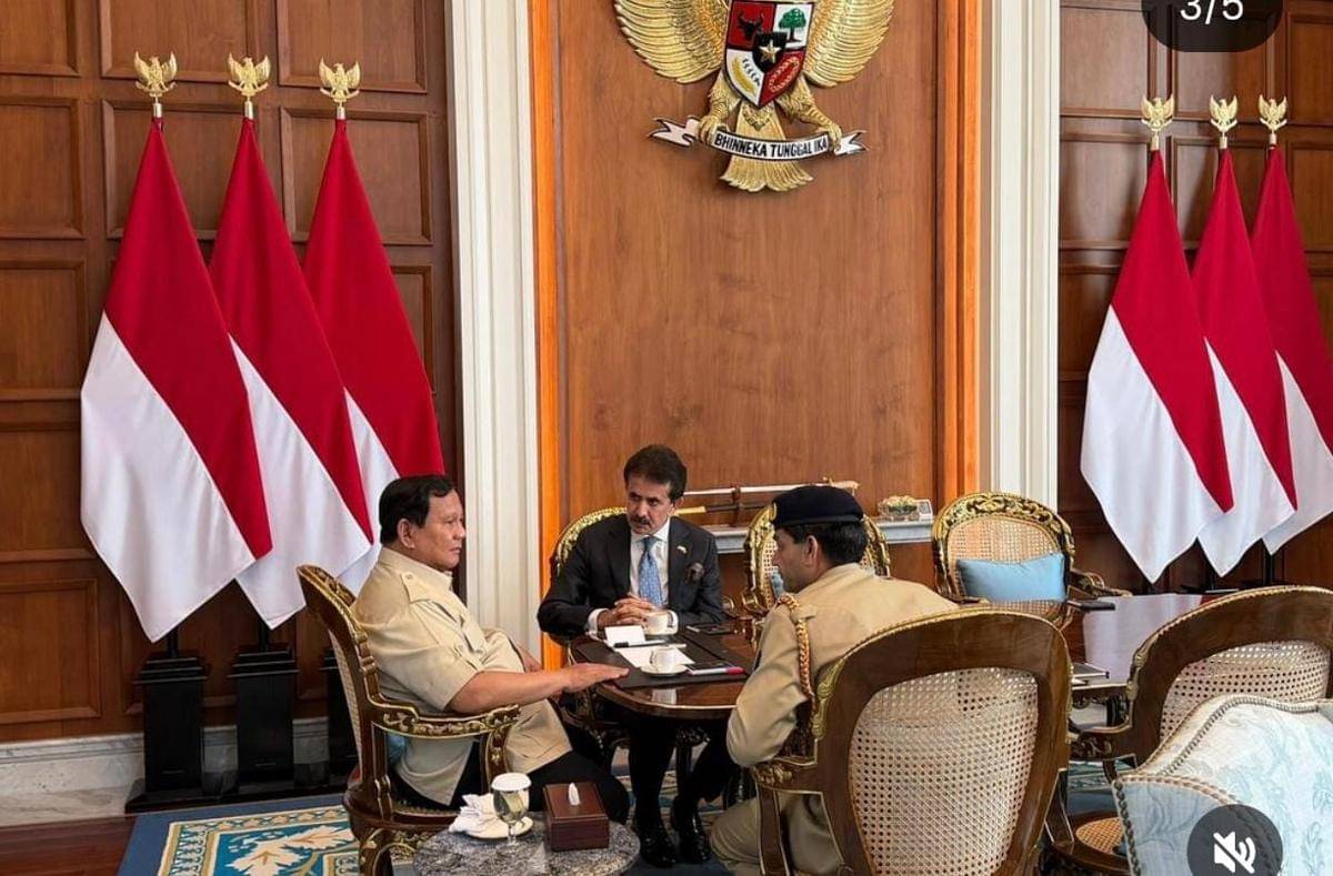 Presiden Prabowo Subianto menerima kunjungan Duta Besar Pakistan untuk Indonesia, Zahid Hafeez Chaudhri, di Istana Kepresidenan Jakarta, pada Senin (17/11/2025) (Instagram/@sekretariat.kabinet)