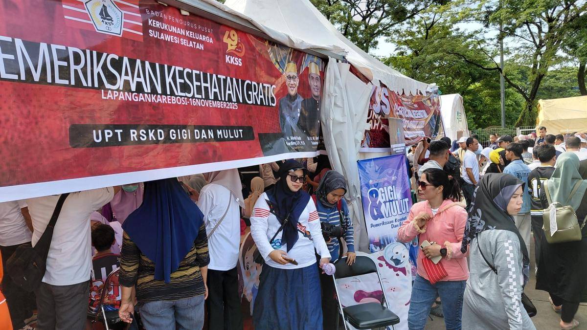 Pemeriksaan kesehatan gratis yang digelar Badan Pengurus Pusat (BPP) Kerukunan Keluarga Sulawesi Selatan (KKSS) di Lapangan Karebosi Makassar, Minggu (16/11/2025). (Dok. KKSS)