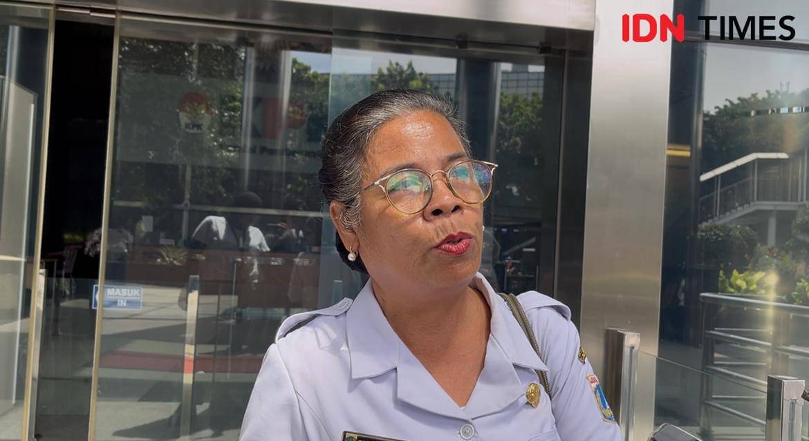 Guru SDN 02 Setu Cipayung, Tonggungan Lasmawati