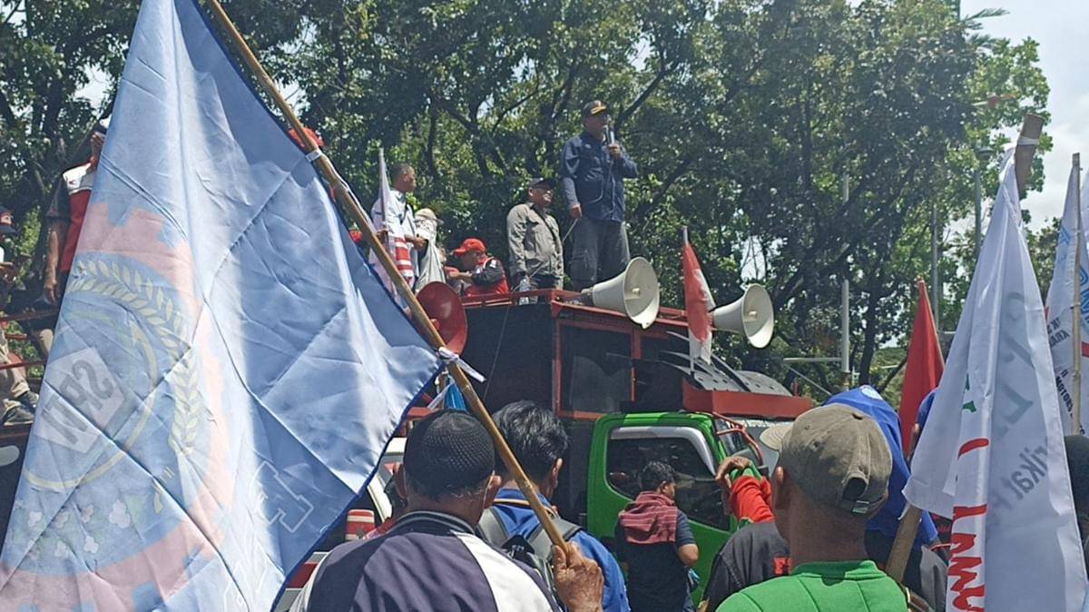 Demo buruh tuntut kenaikan UMP