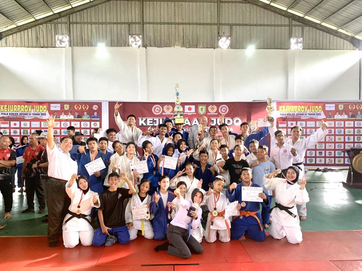 Kontingen Medan memastikan juara umum Kejurprov Judo Sumut Konjen Jepang Cup (IDN Times/Doni Hermawan)