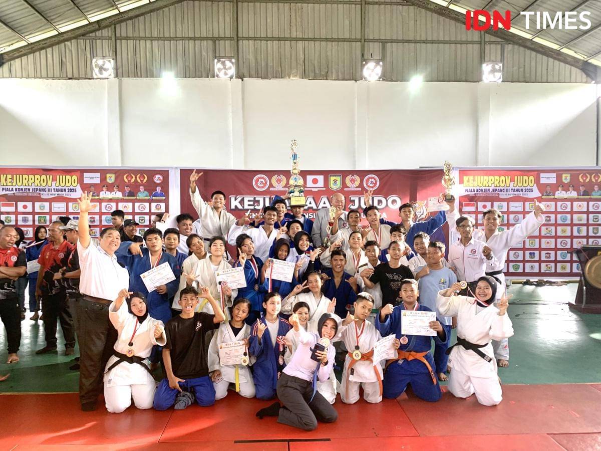 Kontingen Medan memastikan juara umum Kejurprov Judo Sumut Konjen Jepang Cup (IDN Times/Doni Hermawan)