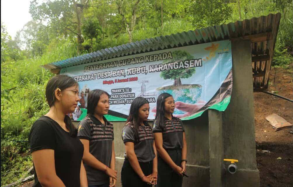 Warga Desa Ban, Karangasem, Bali turut berpartisipasi dalam pembuatan bak penampungan air