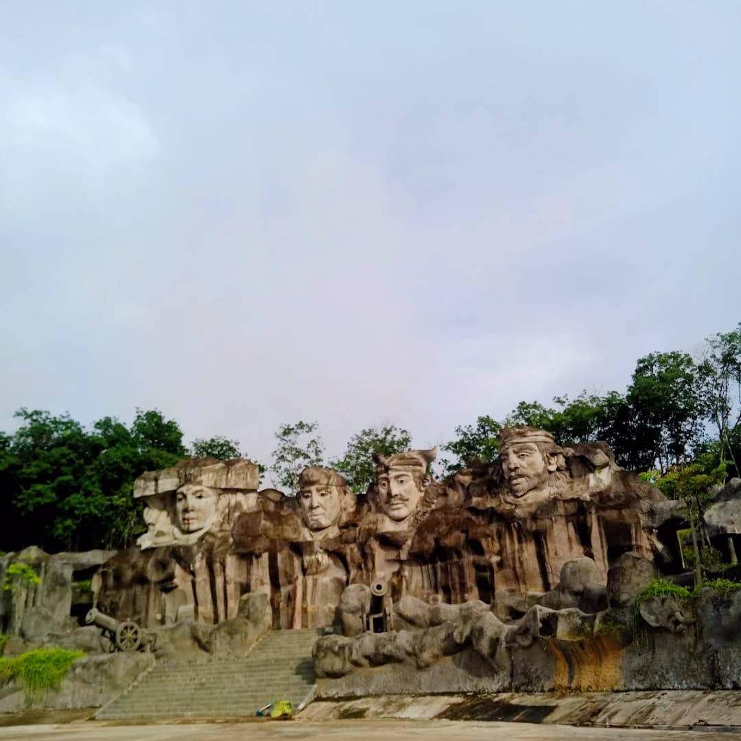 Monumen Megou Pak Tulang Bawang Barat