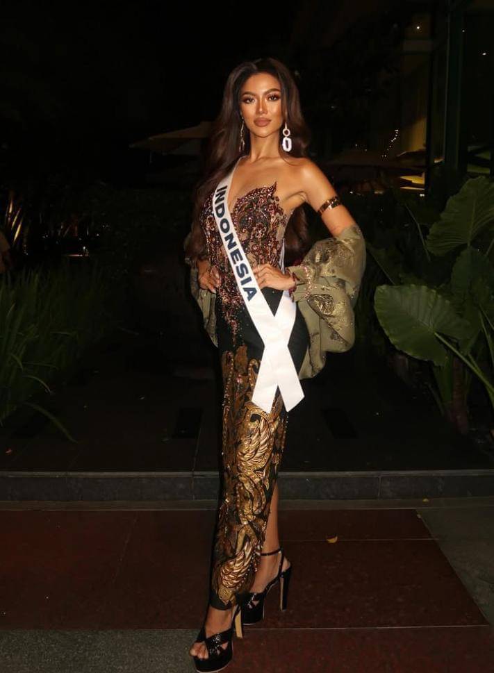 Potret Sanly Liu di miss universe 2025