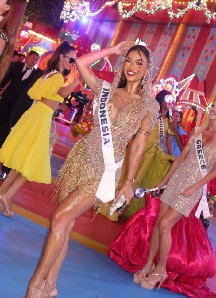 Potret Sanly Liu di miss universe 2025