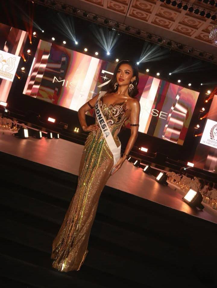 Potret Sanly Liu di miss universe 2025