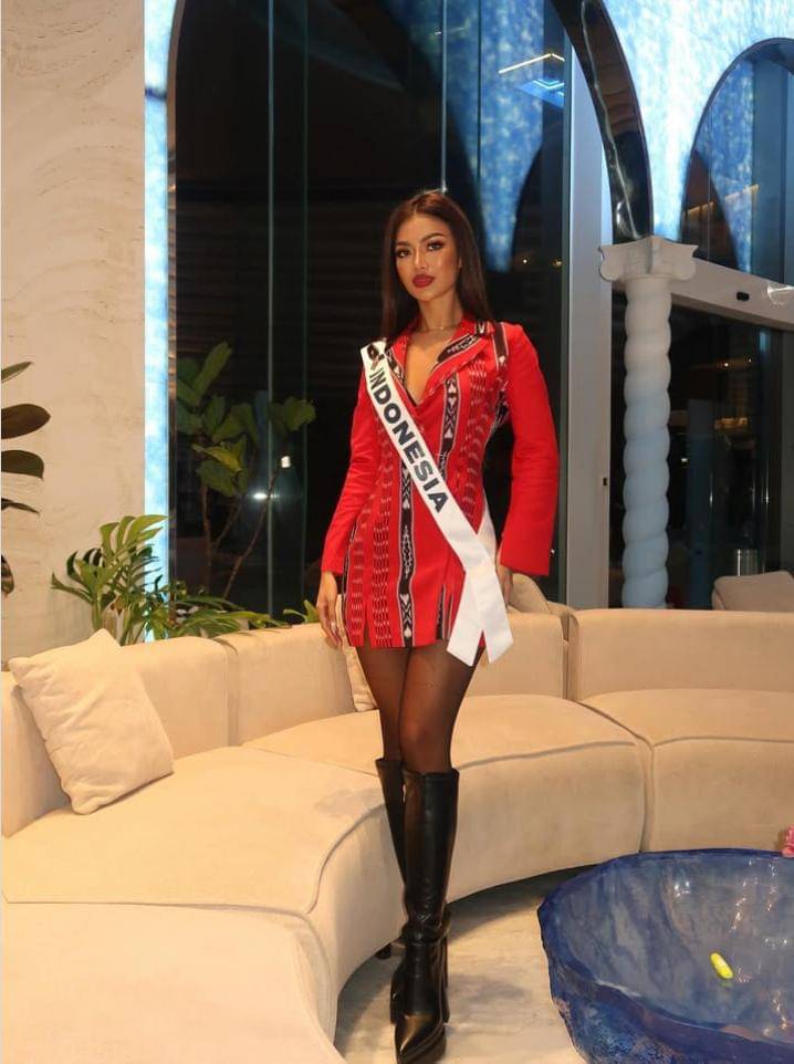 Potret Sanly Liu di miss universe 2025